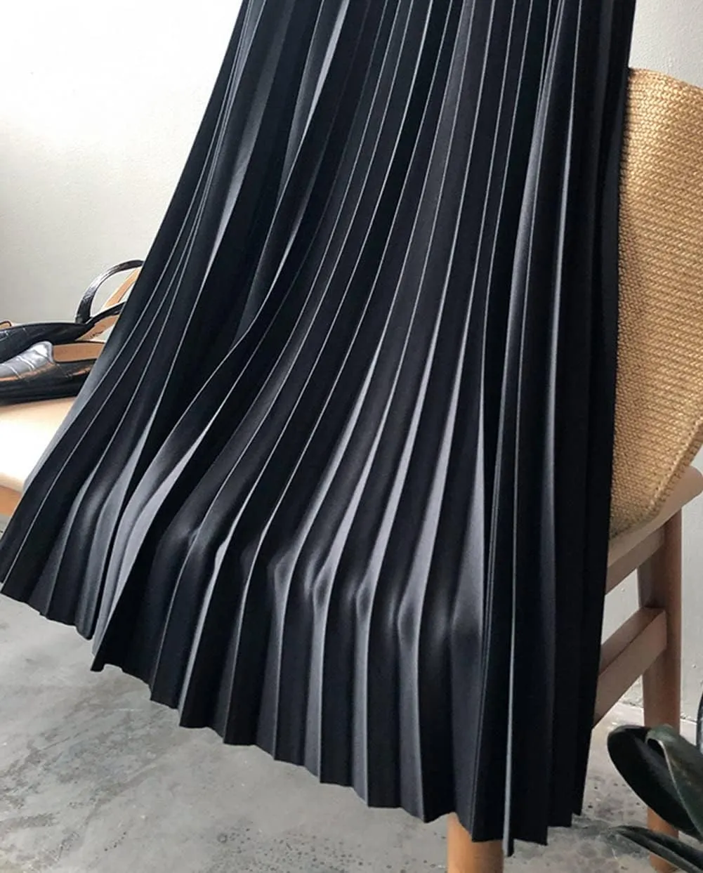 CHARTOU Women's Summer Elastic High Waist Pleated Accordion A-Line Midi Long Skirt
