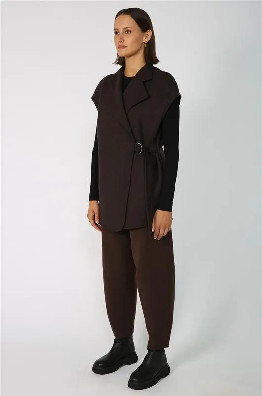 task cape / chocolate marle