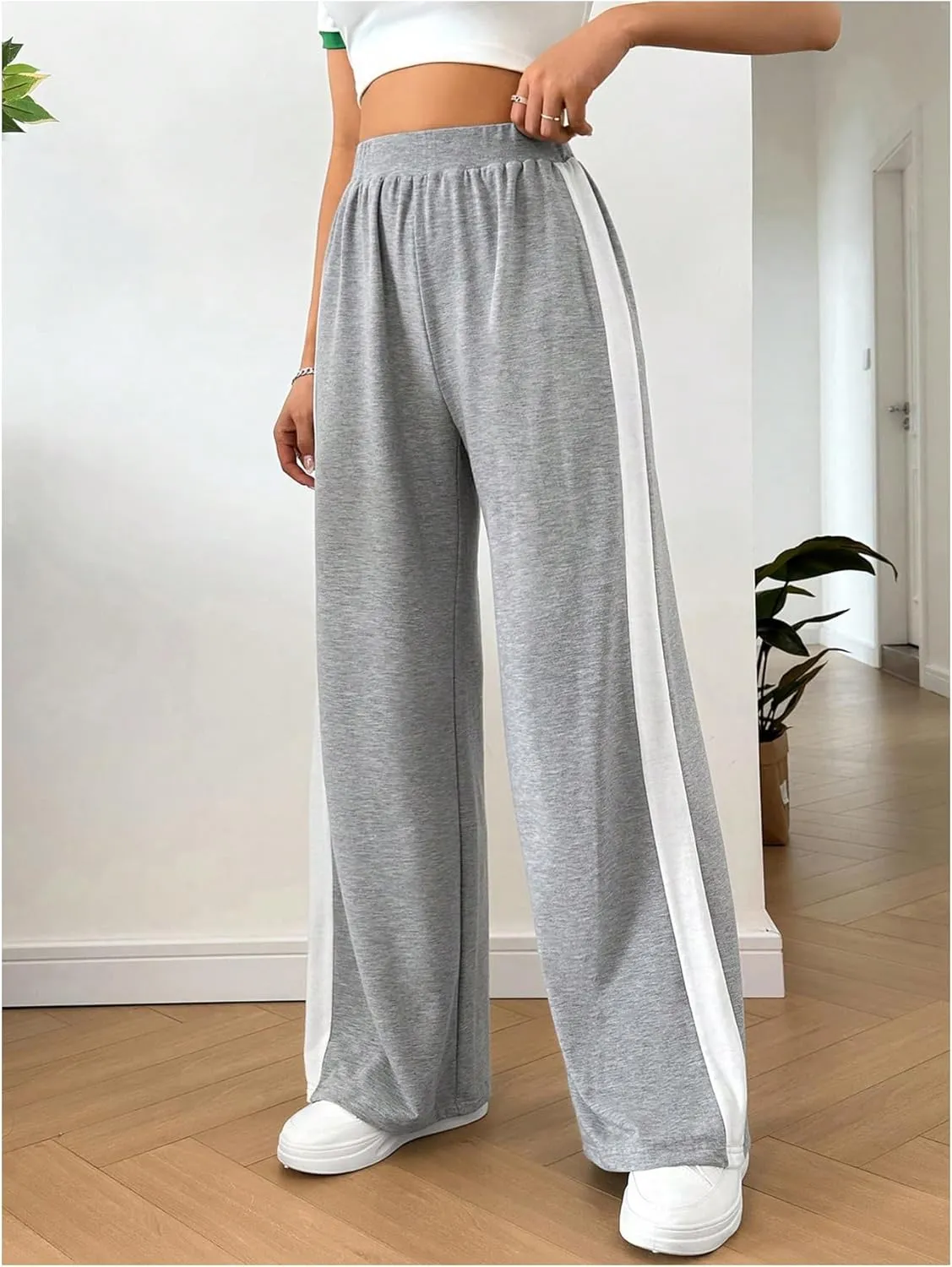 WDIRARA Women's Side Striped Elastic Waist Wide Leg Sweatpants Workout Athletic Long Pants