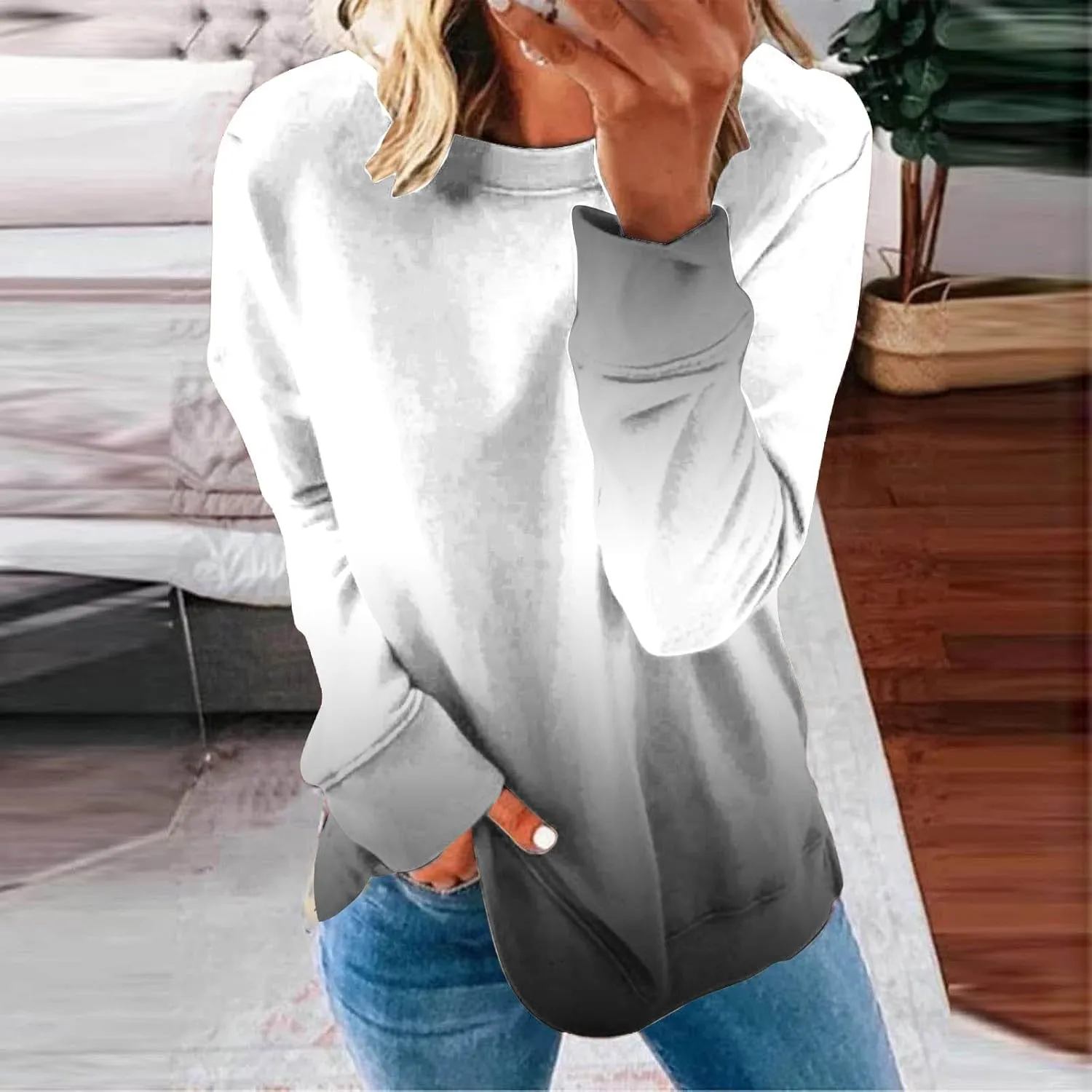 Womens Oversized Sweatshirts Hoodies Casual Long Sleeve Crew Neck Pullover Tops Fashion Gradient Color Sweater