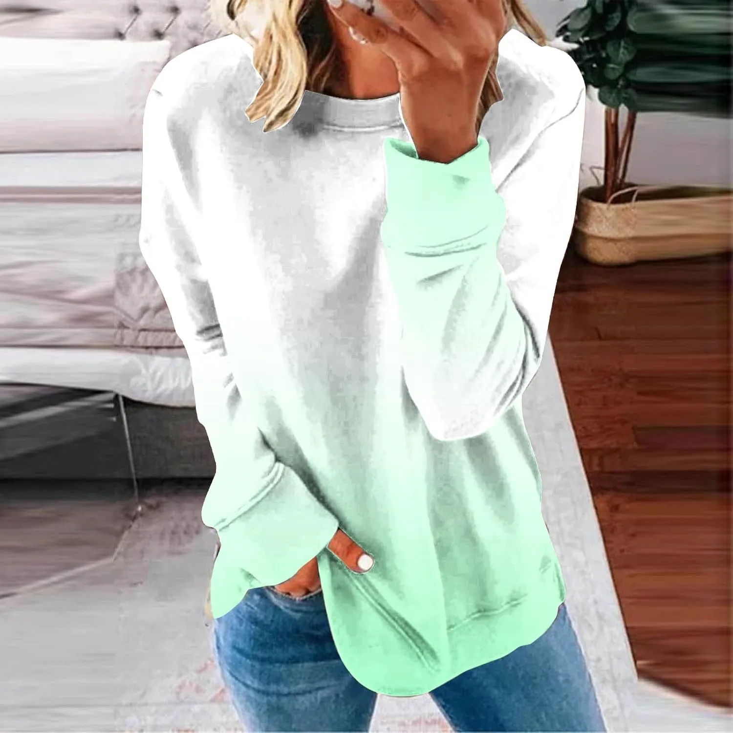 Womens Oversized Sweatshirts Hoodies Casual Long Sleeve Crew Neck Pullover Tops Fashion Gradient Color Sweater